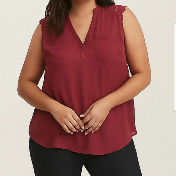 torrid Tops - Torrid Georgette Scalloped Lace Top EUC